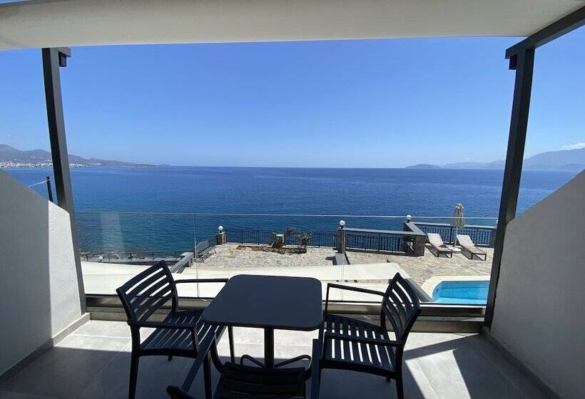 ホテル Ostria Apartments