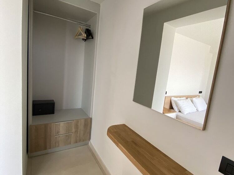 ホテル Ostria Apartments