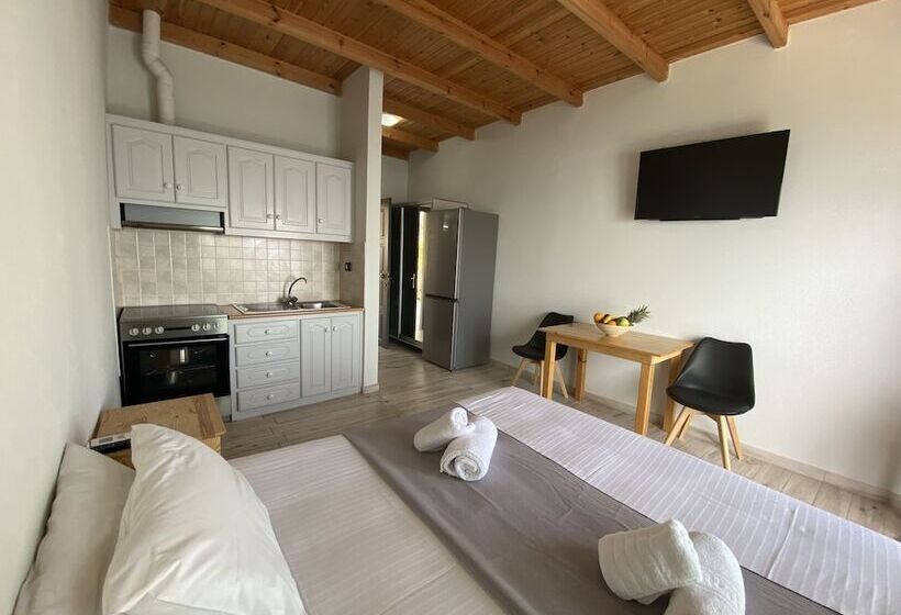 ホテル Ostria Apartments