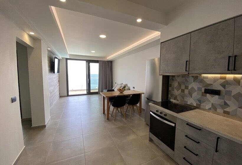 ホテル Ostria Apartments