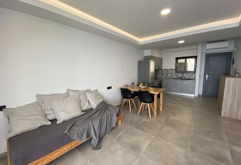 ホテル Ostria Apartments