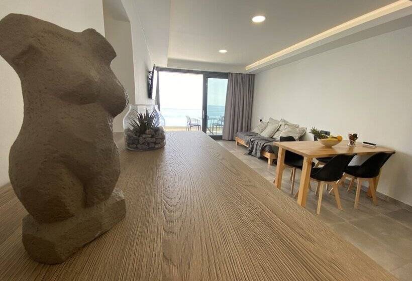 ホテル Ostria Apartments