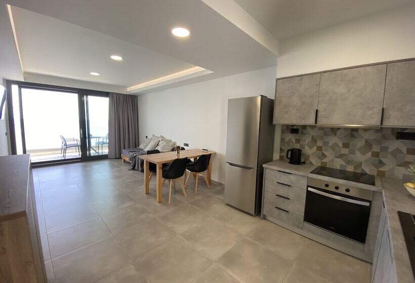 ホテル Ostria Apartments