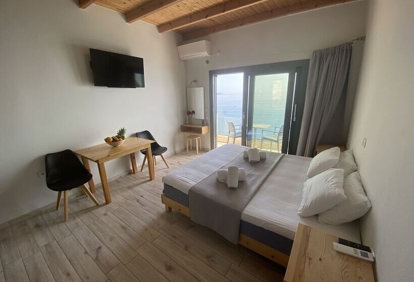 ホテル Ostria Apartments