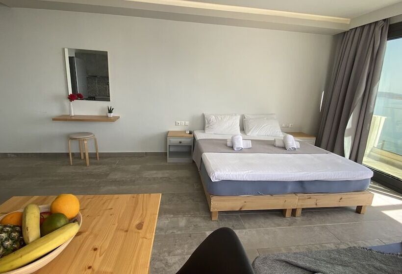 ホテル Ostria Apartments