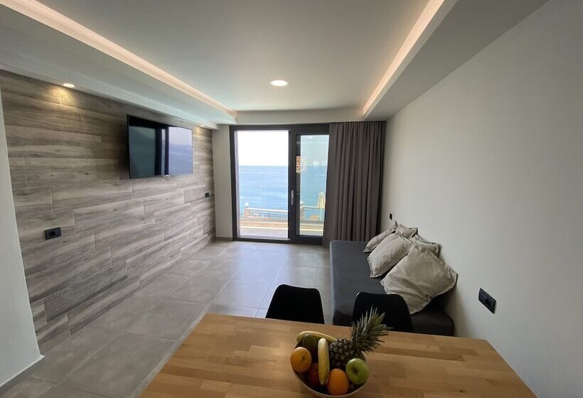 ホテル Ostria Apartments