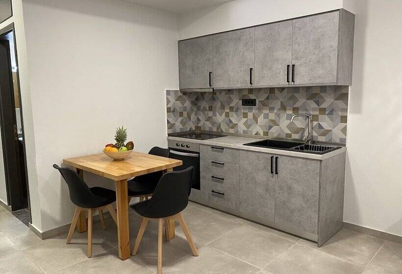 ホテル Ostria Apartments