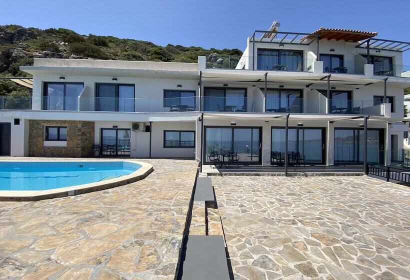 ホテル Ostria Apartments