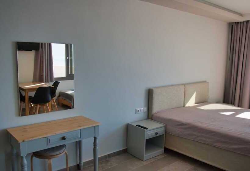 ホテル Ostria Apartments