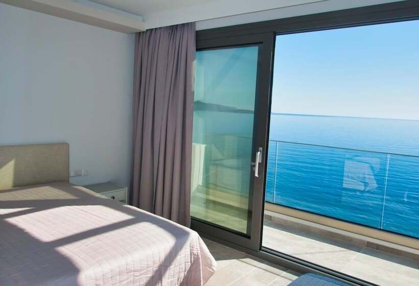 ホテル Ostria Apartments