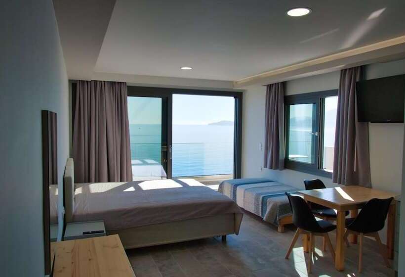 ホテル Ostria Apartments