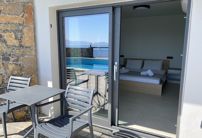 ホテル Ostria Apartments