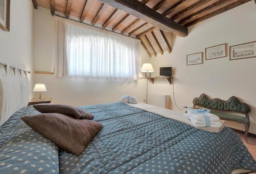 هتل Podere Le Rondini