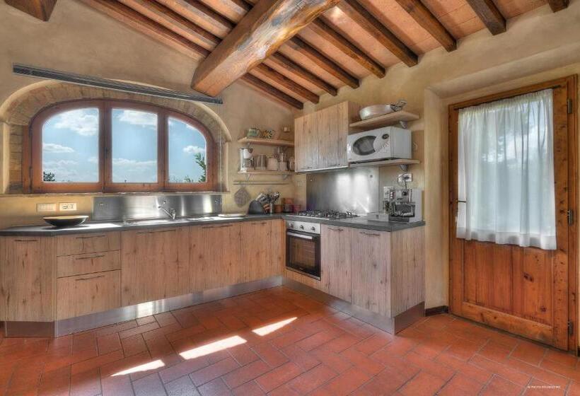 هتل Podere Le Rondini