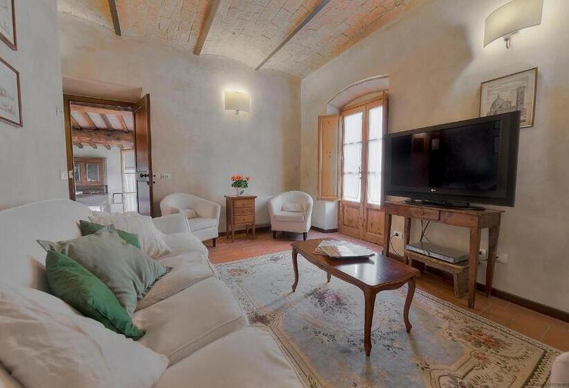 هتل Podere Le Rondini