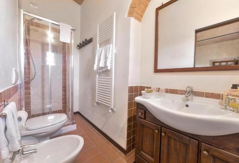 هتل Podere Le Rondini