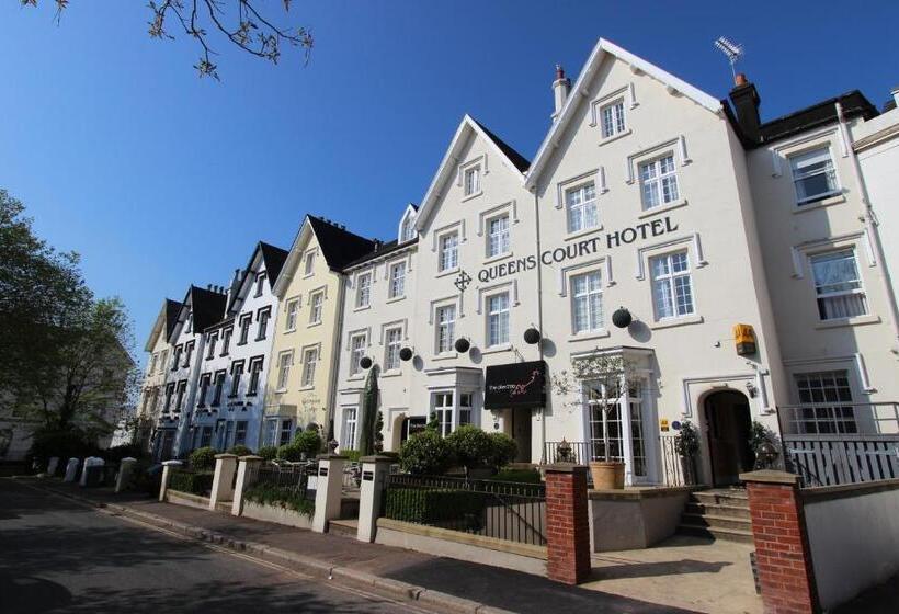 فندق Queens Court