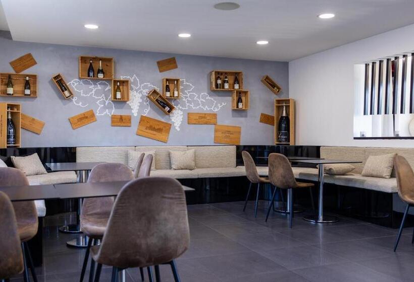 호텔 & Restaurant Perla Riviera