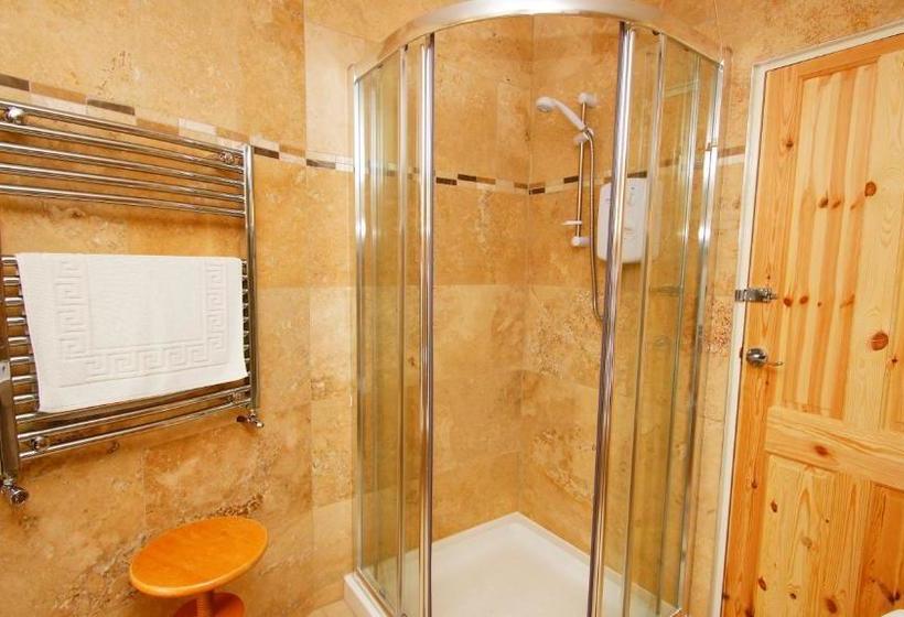 בית מלון כפרי Rooftree Guest House