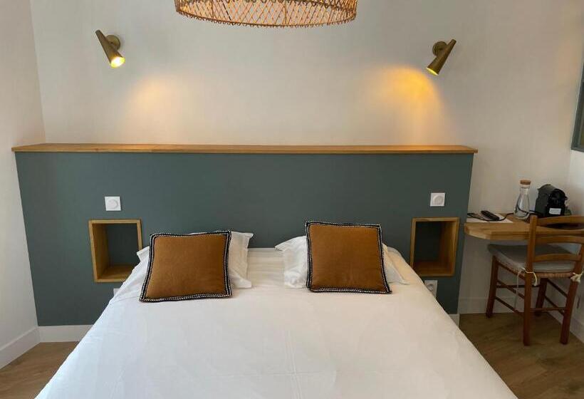 Отель Saintmichel