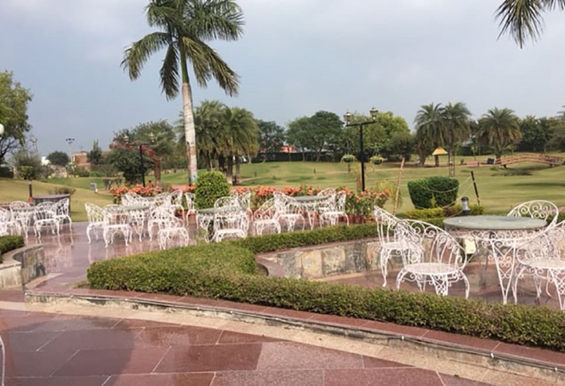 Hotel Shiva Oasis Resort