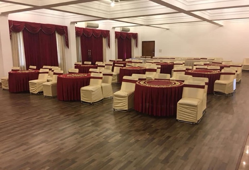 Hotel Shiva Oasis Resort