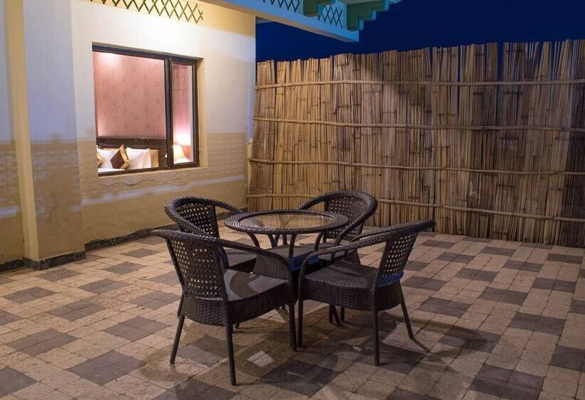 Hotel Shiva Oasis Resort