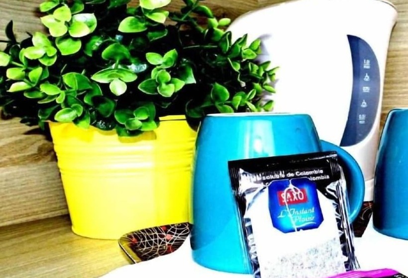 בית מלון כפרי So'Lodge Niort A83