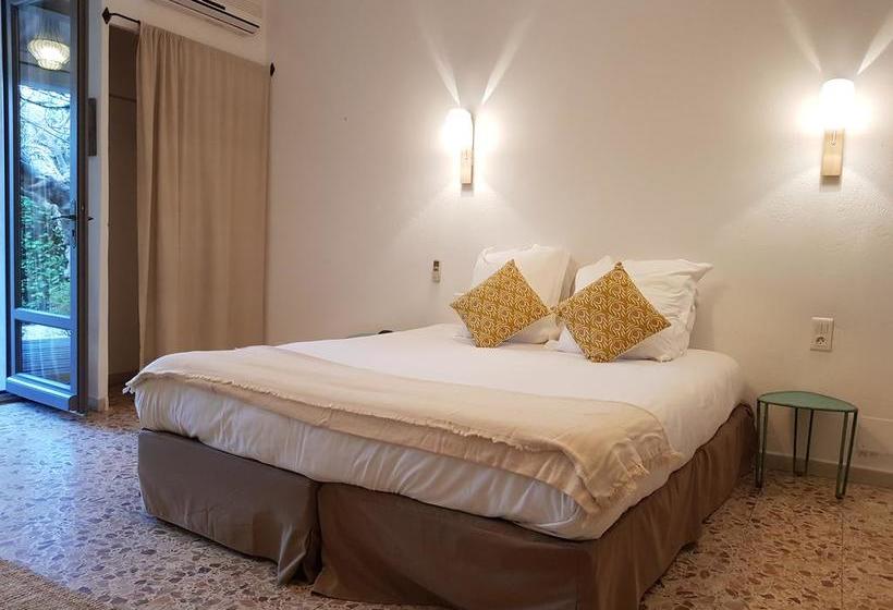 בית מלון כפרי Hôtel Sous Les Figuiers   Piscine, Parking, Centre Ville