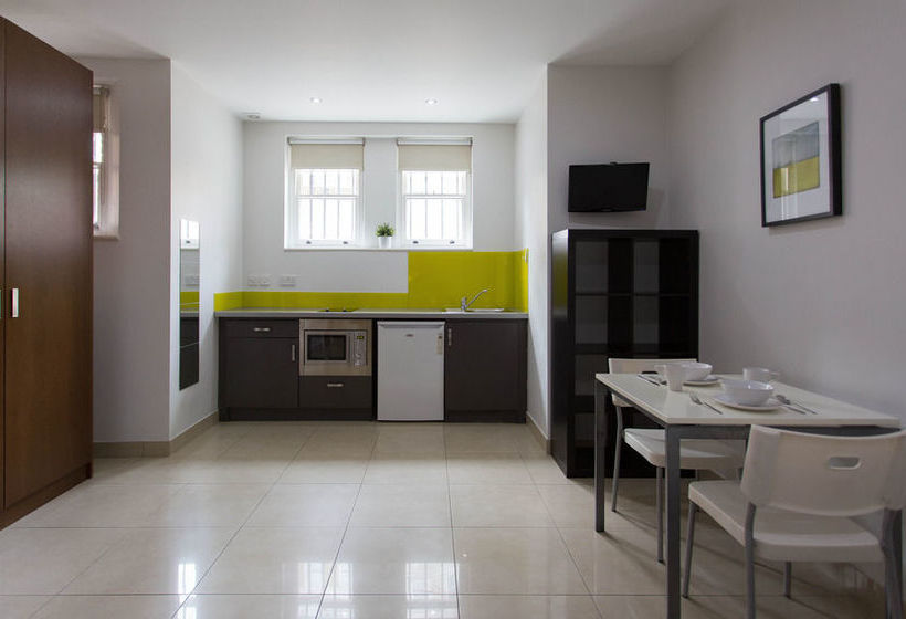 בית מלון כפרי St James House - Concept Serviced Apartments