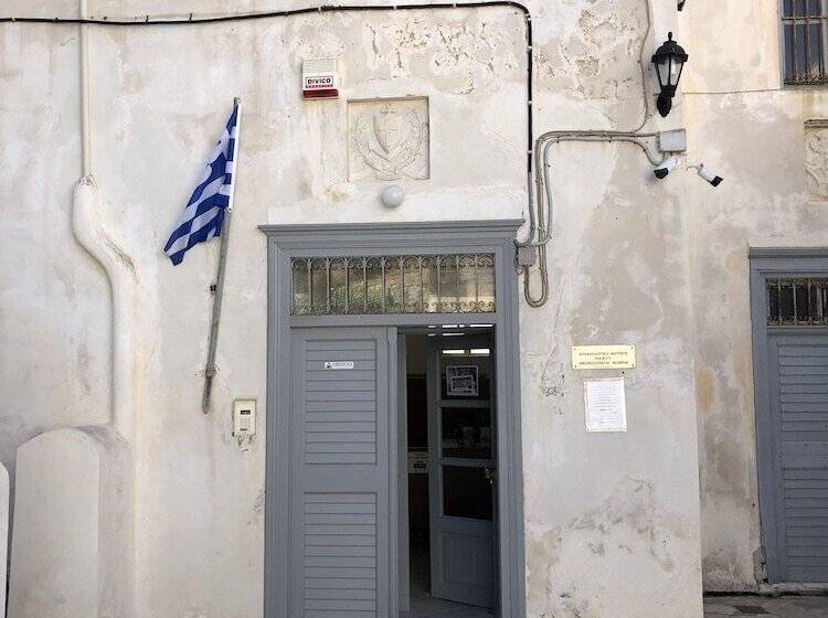 בית מלון כפרי Taki S Guests