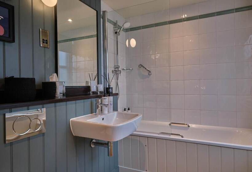 酒店 The Bear Esher