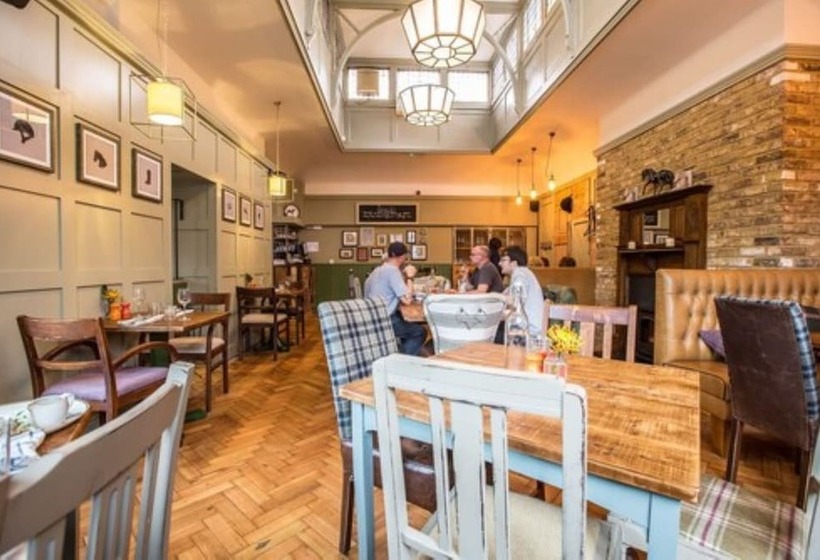 酒店 The Bear Esher