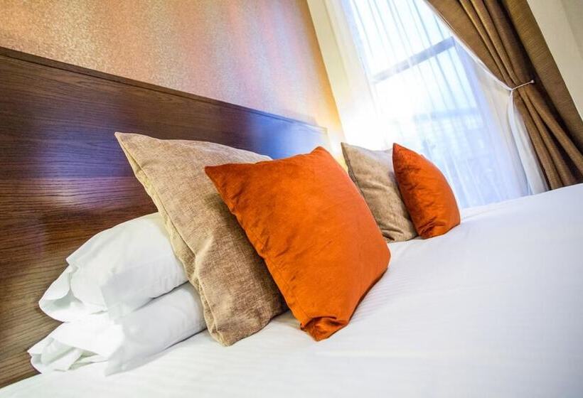 The Duke Of Edinburgh Hotel & Bar