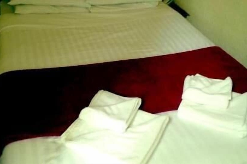 Отель The Fallowfield Lodge