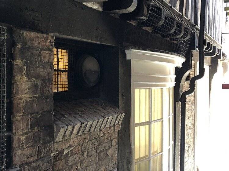 호텔 The Fort York