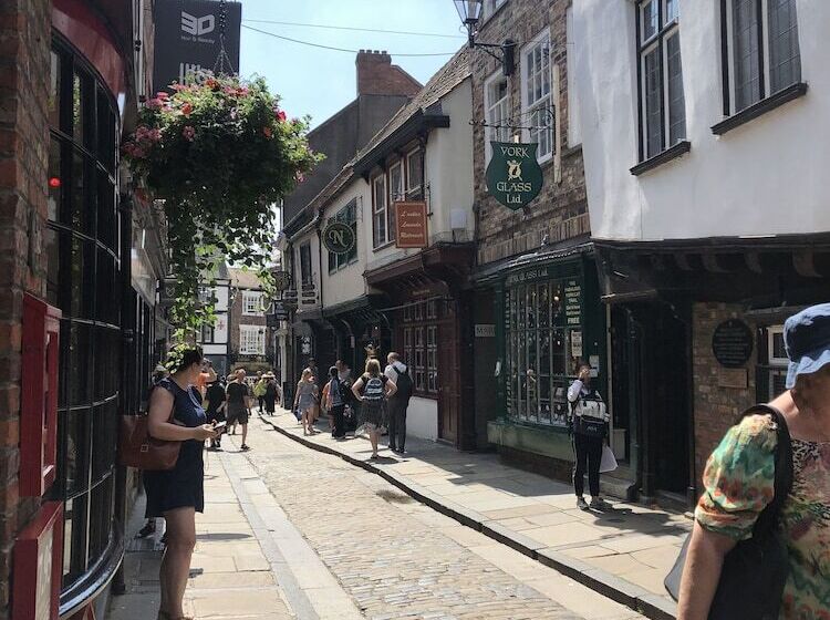 호텔 The Fort York