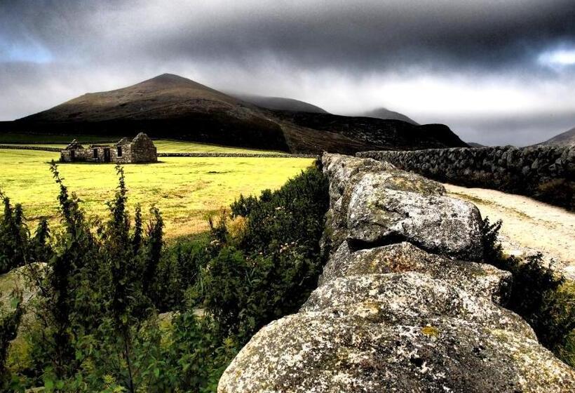 Отель The Mourne Lodge Cnocnafeola
