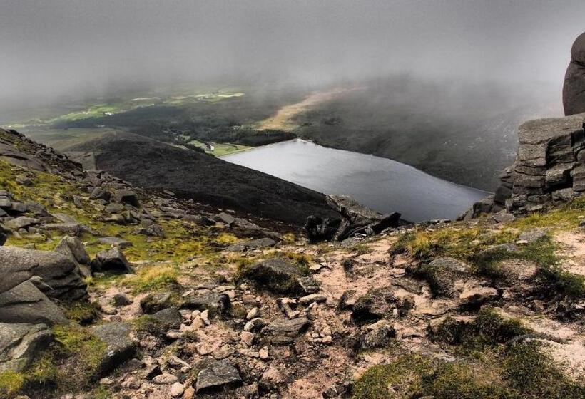 Отель The Mourne Lodge Cnocnafeola