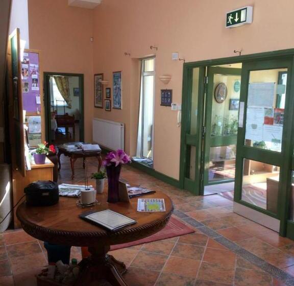 Отель The Mourne Lodge Cnocnafeola