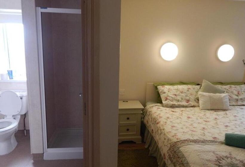 Отель The Mourne Lodge Cnocnafeola