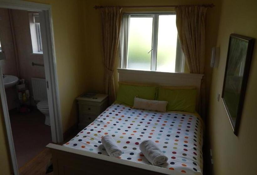 Отель The Mourne Lodge Cnocnafeola