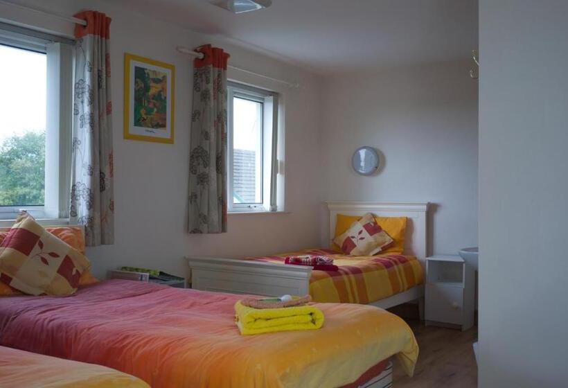 Отель The Mourne Lodge Cnocnafeola