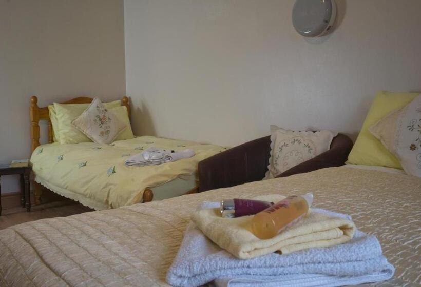 Отель The Mourne Lodge Cnocnafeola