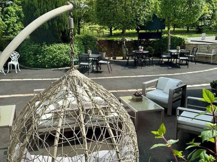 Отель Stone Trough