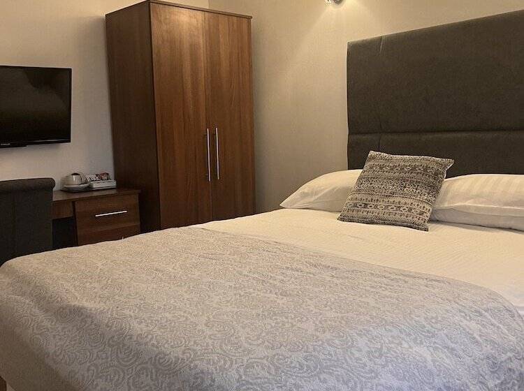 Отель Stone Trough