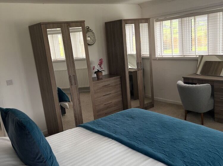 Отель Stone Trough