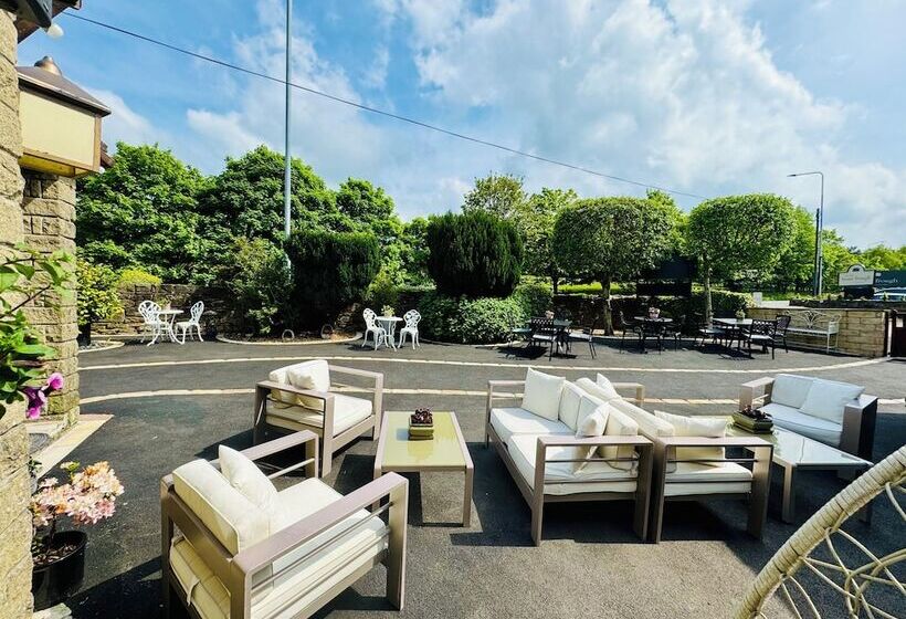 Отель Stone Trough