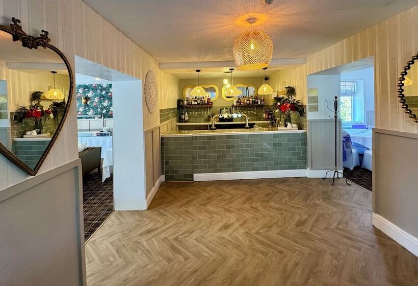 Отель Stone Trough