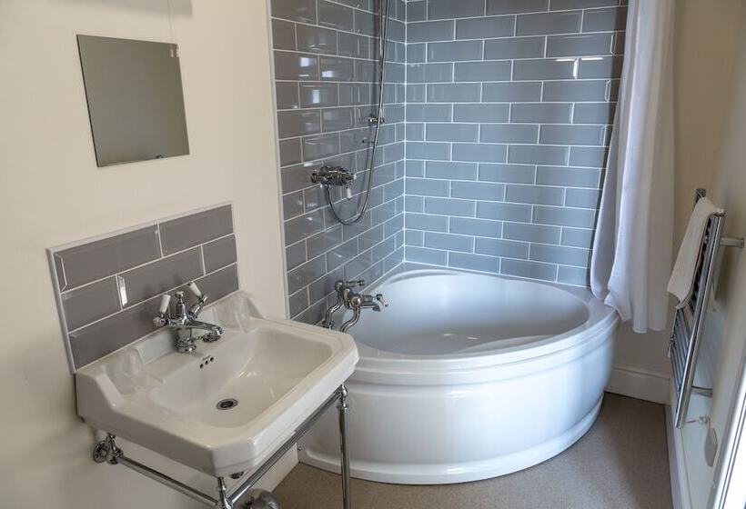 בית מלון כפרי The Resolution